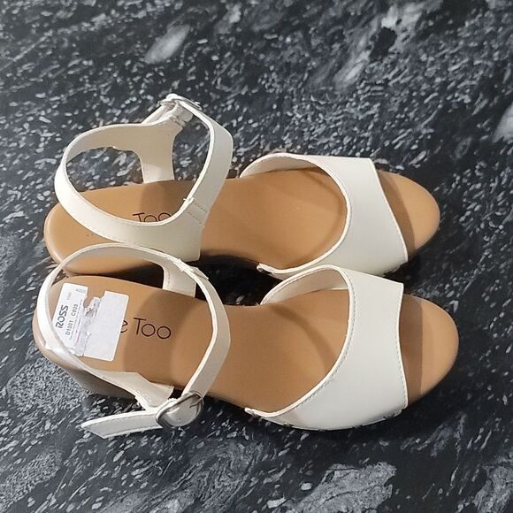 BRAND NEW ME TOO  WOMEN'S FAUX LEATHER HEEL SANDALS   - Picture 10 of 16